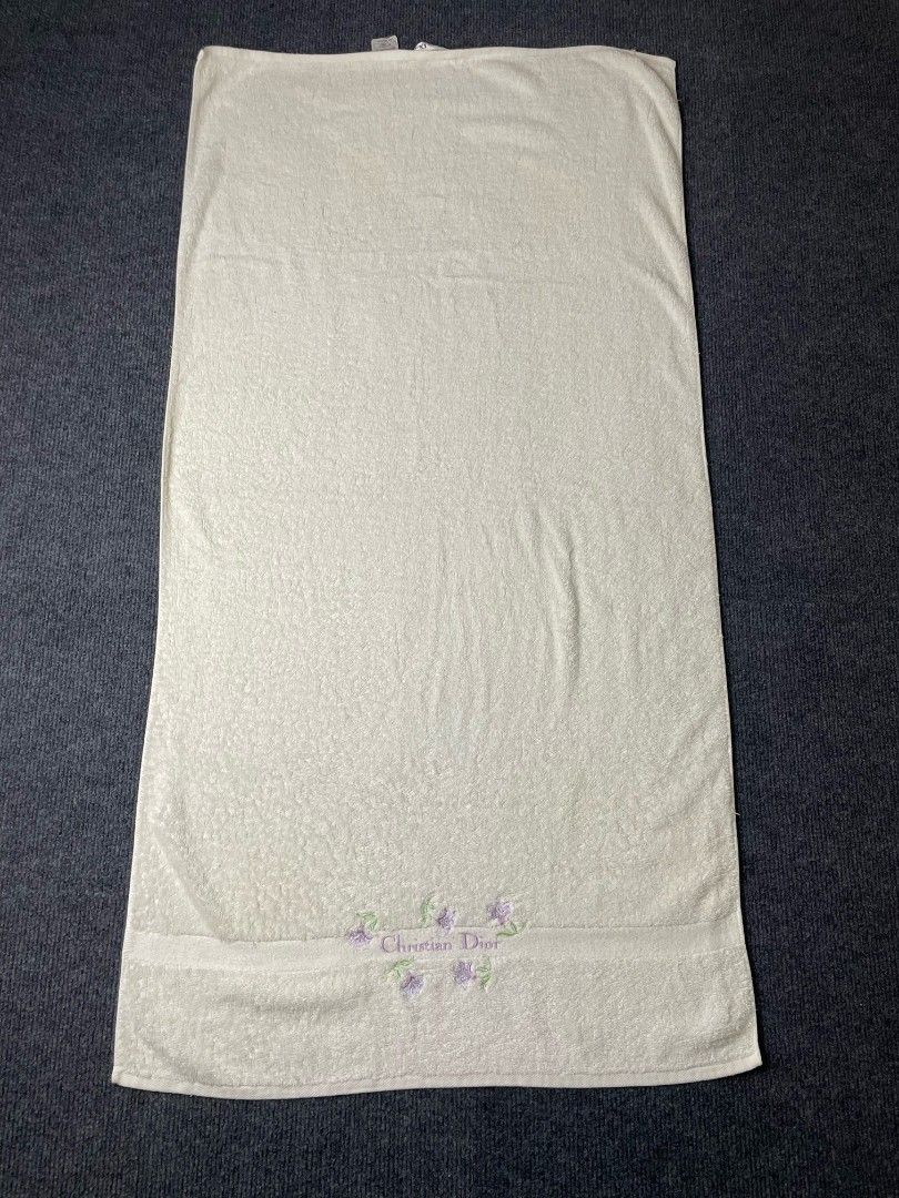 Dior bath towel (Category: Luxury Apparel) located in Ligao. Submitted by kokaakf1nds. (Listing ID 1384952634, Image 3). Description: dior bath towel excellent condition issue: may konting runts 🏷️ 399 + sf.