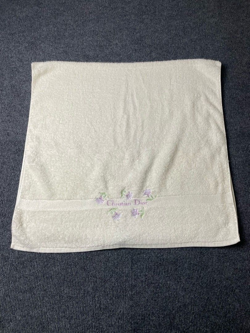 Dior bath towel (Category: Luxury Apparel) located in Ligao. Submitted by kokaakf1nds. (Listing ID 1384952634, Image 2). Description: dior bath towel excellent condition issue: may konting runts 🏷️ 399 + sf.