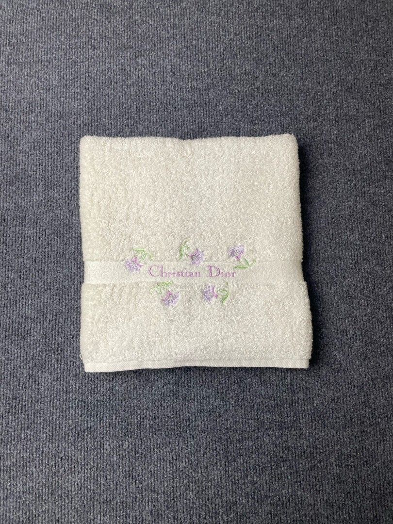 Dior bath towel (Category: Luxury Apparel) located in Ligao. Submitted by kokaakf1nds. (Listing ID 1384952634, Image 1). Description: dior bath towel excellent condition issue: may konting runts 🏷️ 399 + sf.