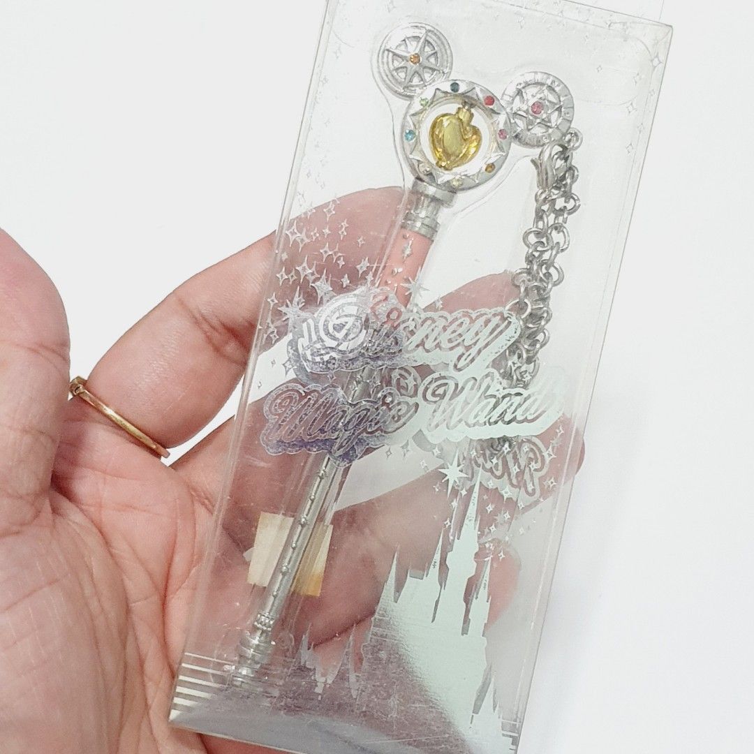 Disney Magical Wand Keychain (Category: Character Goods) located in Taytay. Submitted by kyo.mono (Listing ID 1384984827, Image 2). Description: 💟Follow us on IG: kyo.mono for faster replies TikTok: kyo.mono_ for videos and review Brand new and sealed Packaging not in perfect condition Auth from Japan Actual photo posted.