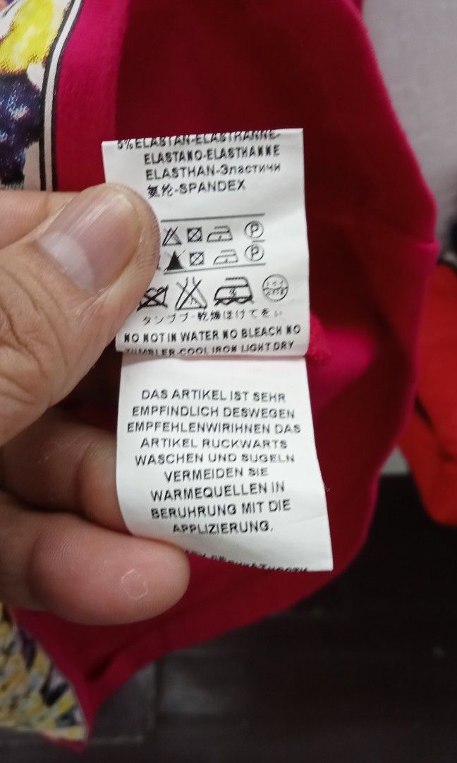 Dolce and Gabbana (Category: Luxury Apparel) located in Naga. Submitted by aboy1234245 (Listing ID 1384963967, Image 3). Description: Dolce and Gabbana Asnew cut necktag W16-15-L34.