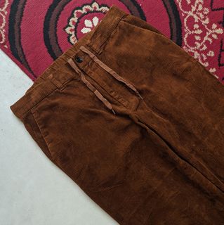 (Kategori: ) berada di . Dikirim oleh outfithunterstore (ID iklan 1384998441, Gambar 1). Deskripsi: .