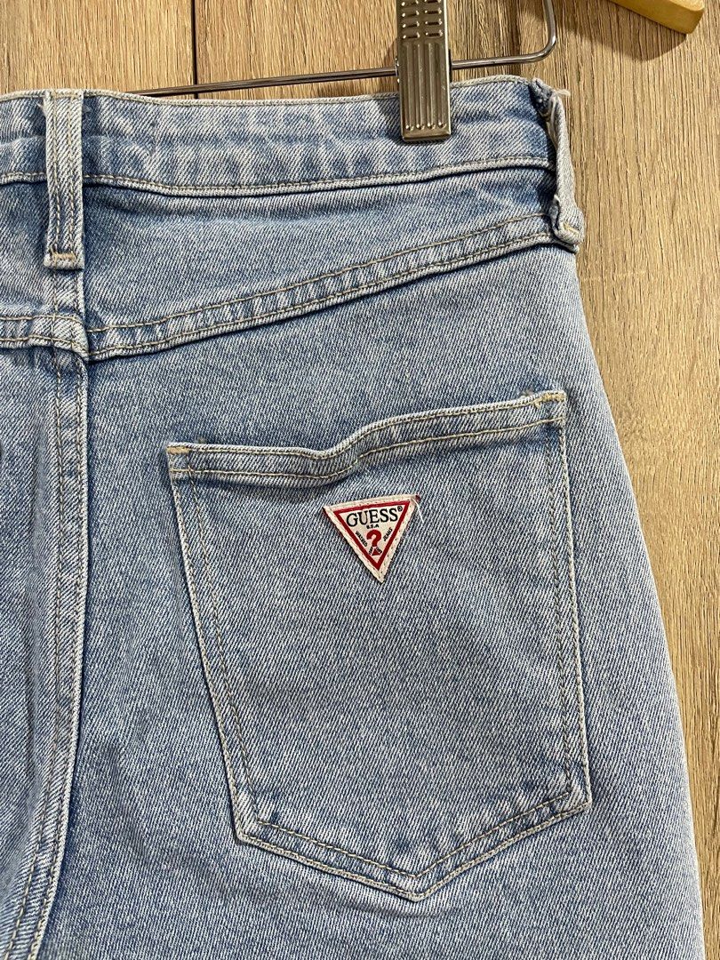 Guess carpenters cut (Category: Jeans) located in Daraga. Submitted by freestyleselections (Listing ID 1384919453, Image 2). Description: 26-27.