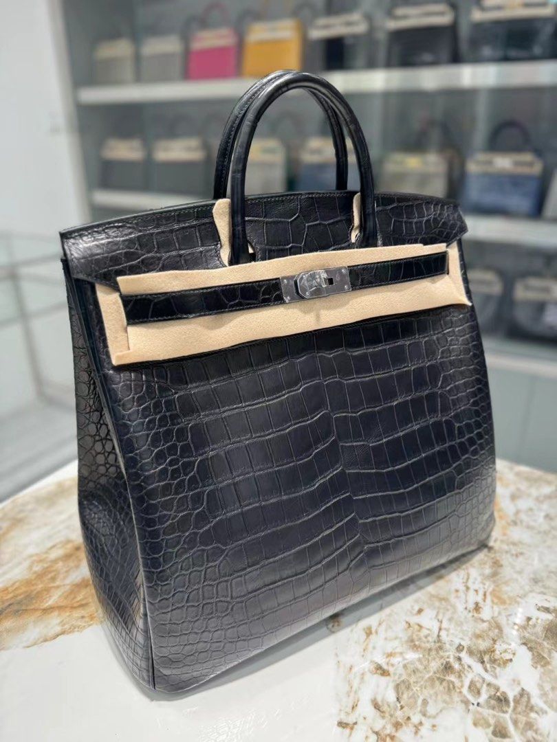 Hermes Birkin Hac 40cm Crocs leather (Category: Luxury Bags & Wallets) located in Pasig City. Submitted by wmsbags_2 (Listing ID 1385015253, Image 2). Description: Available ❗️ VIP HANDMADE ✅Perfect workmanship ✅Fully hand stitched ✅Fine stamp & Code ✅100% Hardware materials structured ✅Real Leather ✅We do deliver (any) ✅ or meet up ( metro manila area) ✅We shipp all nationwide ✅Complete Inclusion MODE OF PAYMENT 📌CREDIT CARD & Cash accepted 📌G