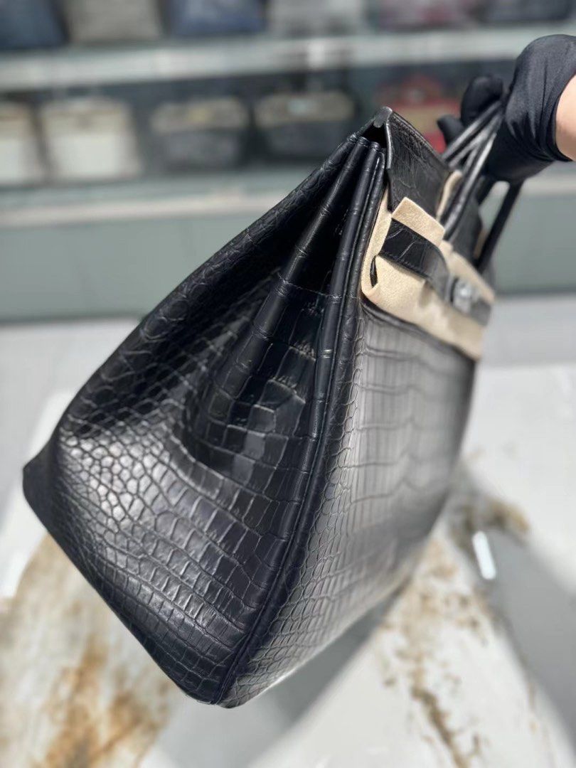 Hermes Birkin Hac 40cm Crocs leather (Category: Luxury Bags & Wallets) located in Pasig City. Submitted by wmsbags_2 (Listing ID 1385015253, Image 3). Description: Available ❗️ VIP HANDMADE ✅Perfect workmanship ✅Fully hand stitched ✅Fine stamp & Code ✅100% Hardware materials structured ✅Real Leather ✅We do deliver (any) ✅ or meet up ( metro manila area) ✅We shipp all nationwide ✅Complete Inclusion MODE OF PAYMENT 📌CREDIT CARD & Cash accepted 📌G