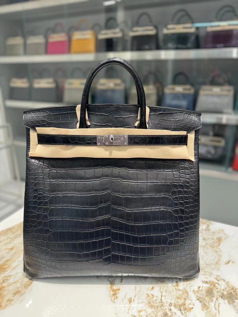 Hermes Birkin Hac 40cm Crocs leather (Category: Luxury Bags & Wallets) located in Pasig City. Submitted by wmsbags_2 (Listing ID 1385015253, Image 1). Description: Available ❗️ VIP HANDMADE ✅Perfect workmanship ✅Fully hand stitched ✅Fine stamp & Code ✅100% Hardware materials structured ✅Real Leather ✅We do deliver (any) ✅ or meet up ( metro manila area) ✅We shipp all nationwide ✅Complete Inclusion MODE OF PAYMENT 📌CREDIT CARD & Cash accepted 📌G