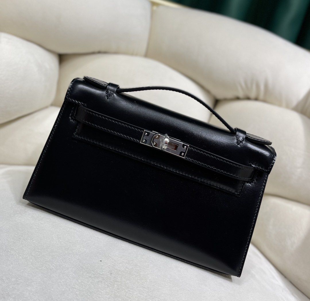 Hermes Kelly Pochette Box Black Palladium Hardware (Category: Luxury Bags & Wallets) located in Pasig City. Submitted by wmsbags_2 (Listing ID 1385028593, Image 1). Description: VIP HANDMADE ✅Perfect workmanship ✅Fully hand stitched ✅Fine stamp & Code ✅100% Hardware materials structured ✅Real Leather ✅We do deliver (any) ✅ or meet up ( metro manila area) ✅We shipp all nationwide ✅Complete Inclusion MODE OF PAYMENT 📌CREDIT CARD & Cash accepted 📌