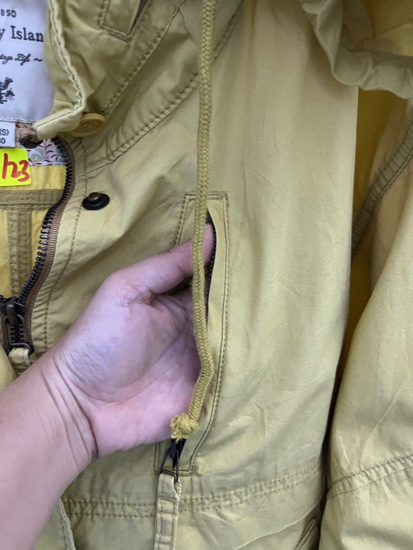 Jacket (Category: Activewear) located in Kota Kinabalu. Submitted by riaqis87 (Listing ID 1384873130, Image 3). Description: Thursday island Pit 29 Labuh 23 Rm10.