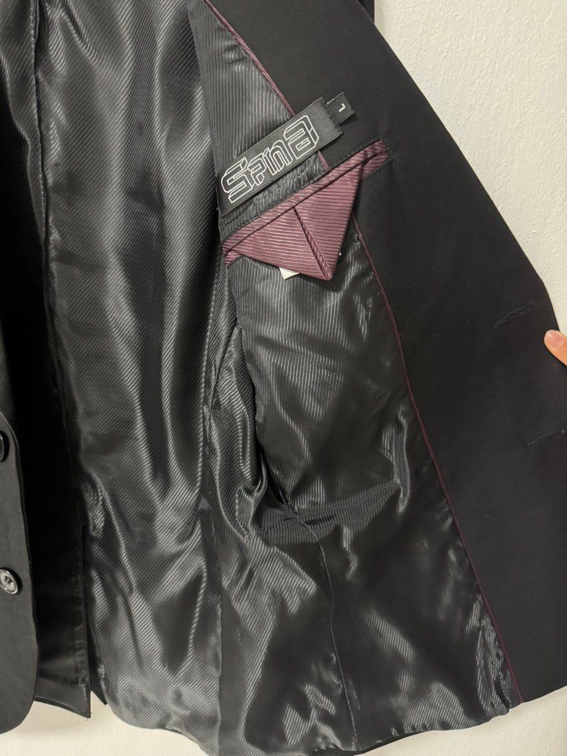 Jacket (Men) 2 (Category: Coats, Jackets and Outerwear) located in Singapore. Submitted by stellahsuwh (Listing ID 1384974635, Image 3). Description: Men black jacket. Delivery fee is not included in the listed price.