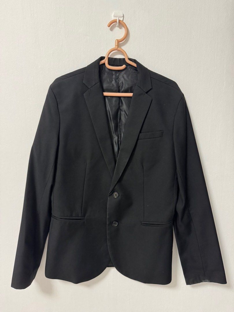 Jacket (Men) 2 (Category: Coats, Jackets and Outerwear) located in Singapore. Submitted by stellahsuwh (Listing ID 1384974635, Image 1). Description: Men black jacket. Delivery fee is not included in the listed price.
