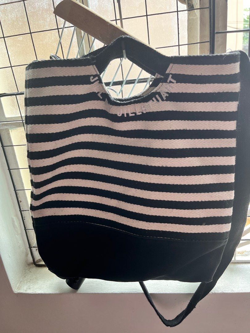Jill by Jill Stuart New York (Category: Cross-body Bags) located in Taguig. Submitted by rocketera (Listing ID 1384863999, Image 1). Description: .