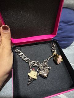 (Category: ) located in . Submitted by adillazlina91 (Listing ID 1385044628, Image 1). Description: .