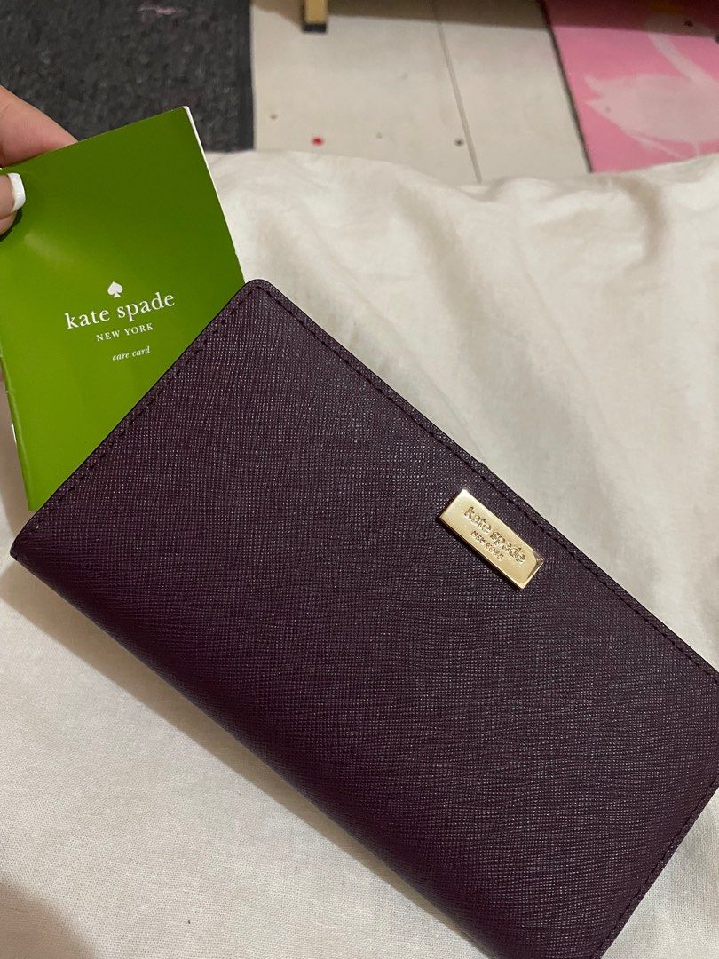 Kate Spade Wallet (Category: Luxury Bags & Wallets) located in Angeles City. Submitted by gelyyy.taps (Listing ID 1385007612, Image 2). Description: 💼 Kate Spade Wallet/Card holder Original & Authentic 💯 Bought/padala from US 📦 Brand new, good condition ✨ Ph only MOP: Gcash/Maya/Gotyme/Bank transfer + shipping fee (shouldered by buyer) MOD: JRS/JNT Dm if interested 🤍 Can provide more pics.