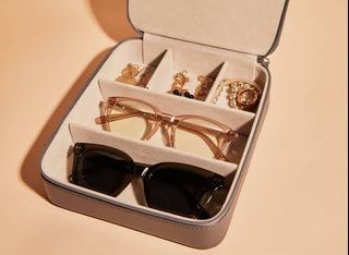 (Category: ) located in . Submitted by GlamourD (Listing ID 1385035200, Image 1). Description: .