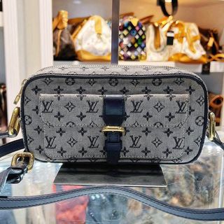 (Category: ) located in . Submitted by yanholuxury (Listing ID 1384944713, Image 1). Description: .