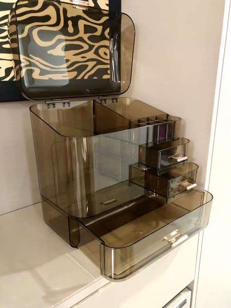 Makeup Organizer (Category: Accessory holder, box & organizers) located in Singapore. Submitted by ana.xw (Listing ID 1384635809, Image 2). Description: Good condition Original price $80 .