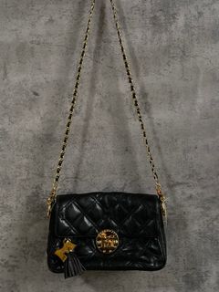 (Category: ) located in . Submitted by sheinelle321000 (Listing ID 1384988577, Image 1). Description: .