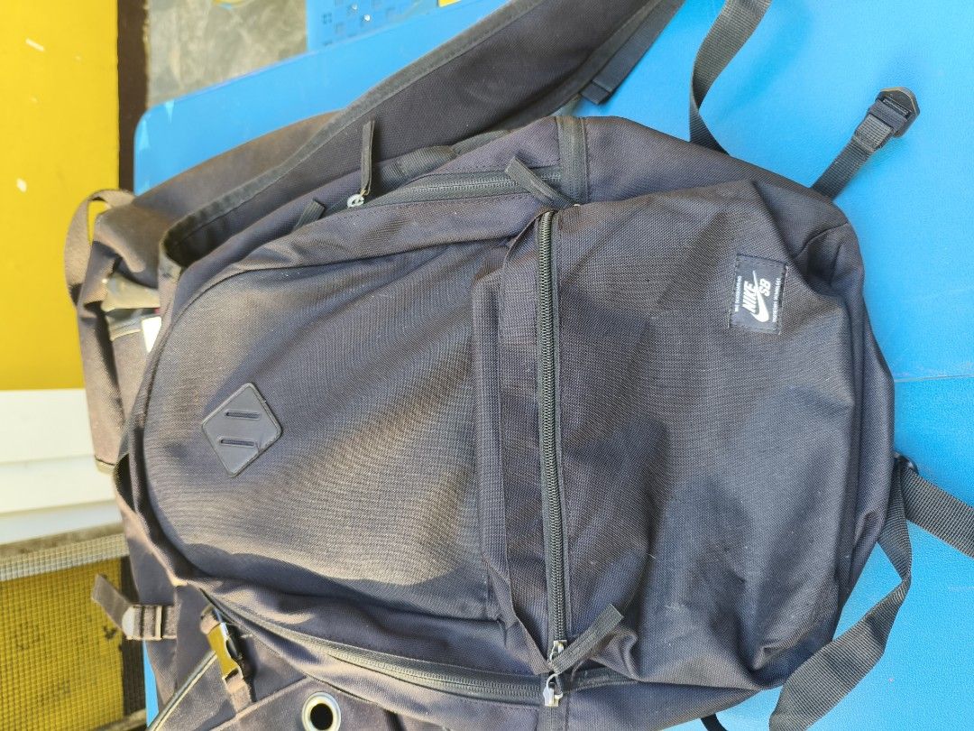 Nike SB Backpack (Category: Backpacks) located in Muntinlupa City. Submitted by prime_finder (Listing ID 1384896570, Image 1). Description: Nike SB Backpack 480 fixed walang tawad.