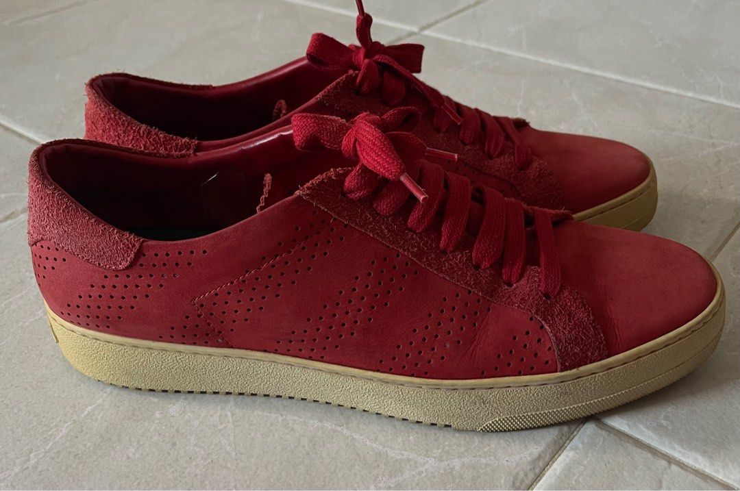 Off White (Category: Sneakers) located in Singapore. Submitted by desmondpew (Listing ID 1384967752, Image 2). Description: .
