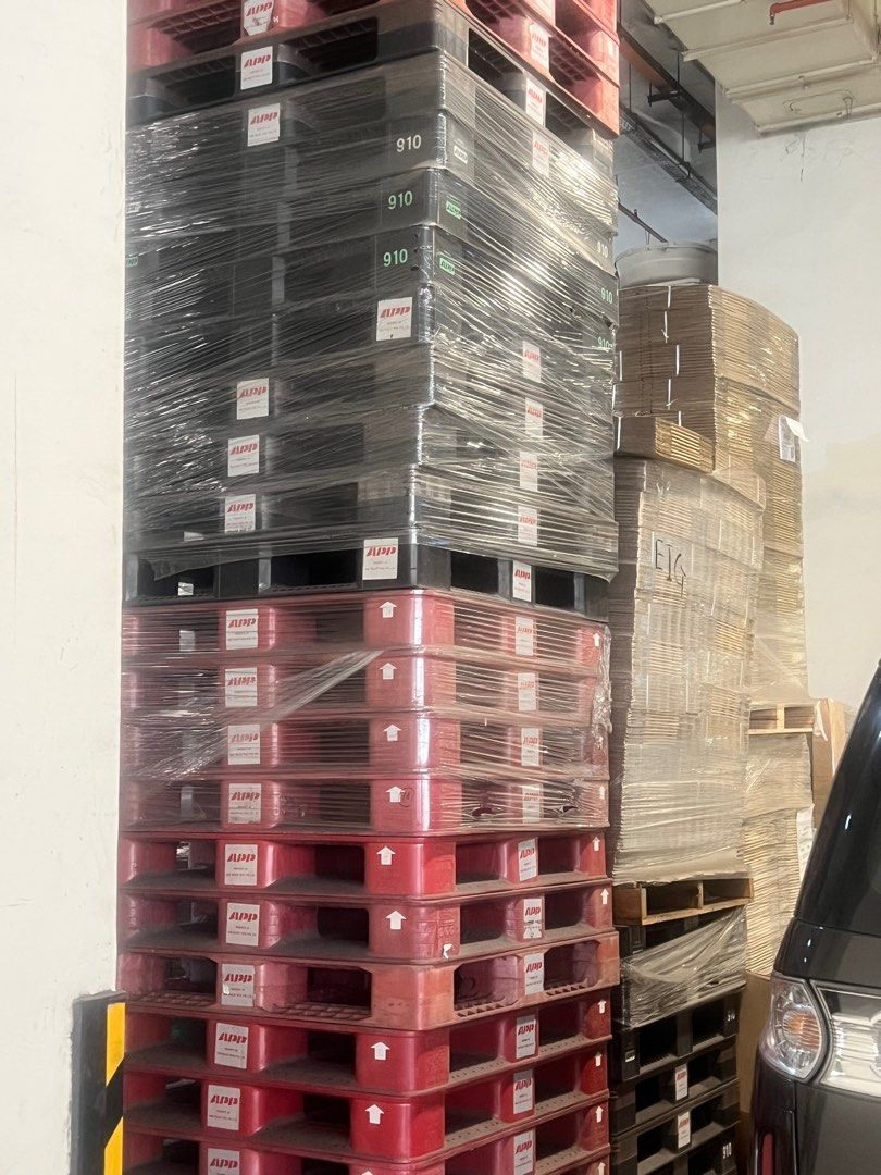 Plastic Pallets (Category: Everything Else) located in Singapore. Submitted by milywong94 (Listing ID 1384879903, Image 1). Description: 39pcs in total $20 per pc.