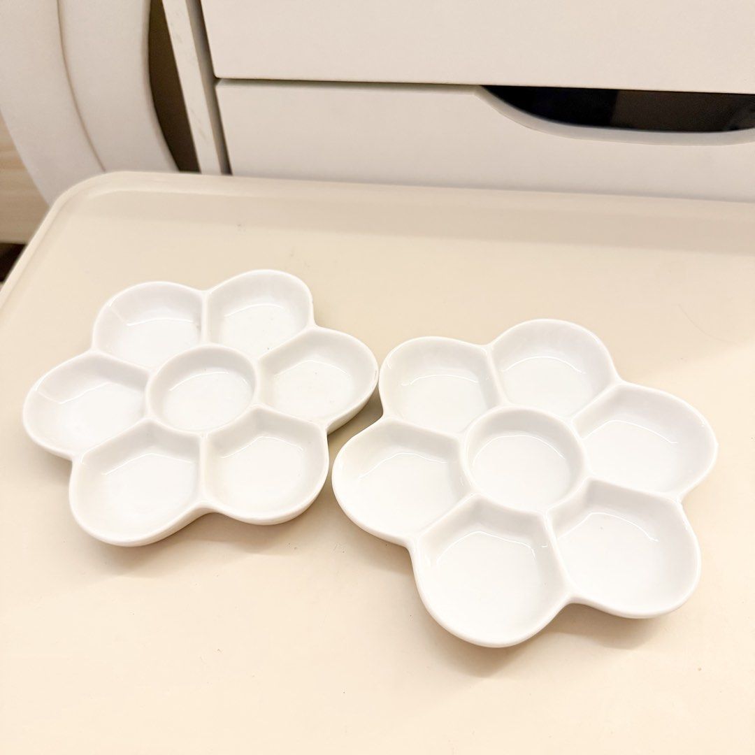 Porcelain Flower-shaped Paint Palette (Category: Art & Prints) located in Antipolo. Submitted by rosywardrobe (Listing ID 1384914346, Image 2). Description: 🎀 MAKE READING A HABIT 🎀 • No order form, no reservation! • Strictly 1 day reservation • Payment first before order processing • No return, No exchange • Don’t make an offer if you’re not 100% sure • No shipping every weekends — PAYMENT CHANNELS — • GCash • Maya • BDO • Unionbank — DELIVERY