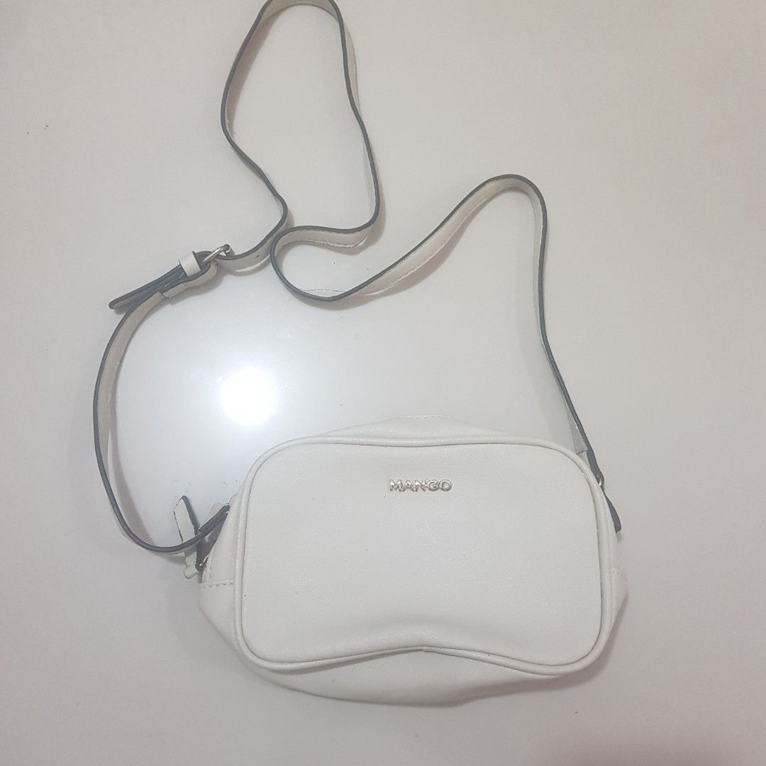 Preloved Mango Crossbody Bag Beige Original (Category: Luxury Bags & Wallets) located in Bulacan. Submitted by rarefreaks (Listing ID 1385027724, Image 1). Description: Gcash payment only. Preloved. Almost new. Original Mango brand. May etiketa sa loob. Nakalagay Made in China. Flaw po: Medyo nagasgas yung brand logo emblem ng Mango, nagkaroon ng discoloration o faded color o bakbak ng color sa gold color part dahil sa gasgas. Please check the ph