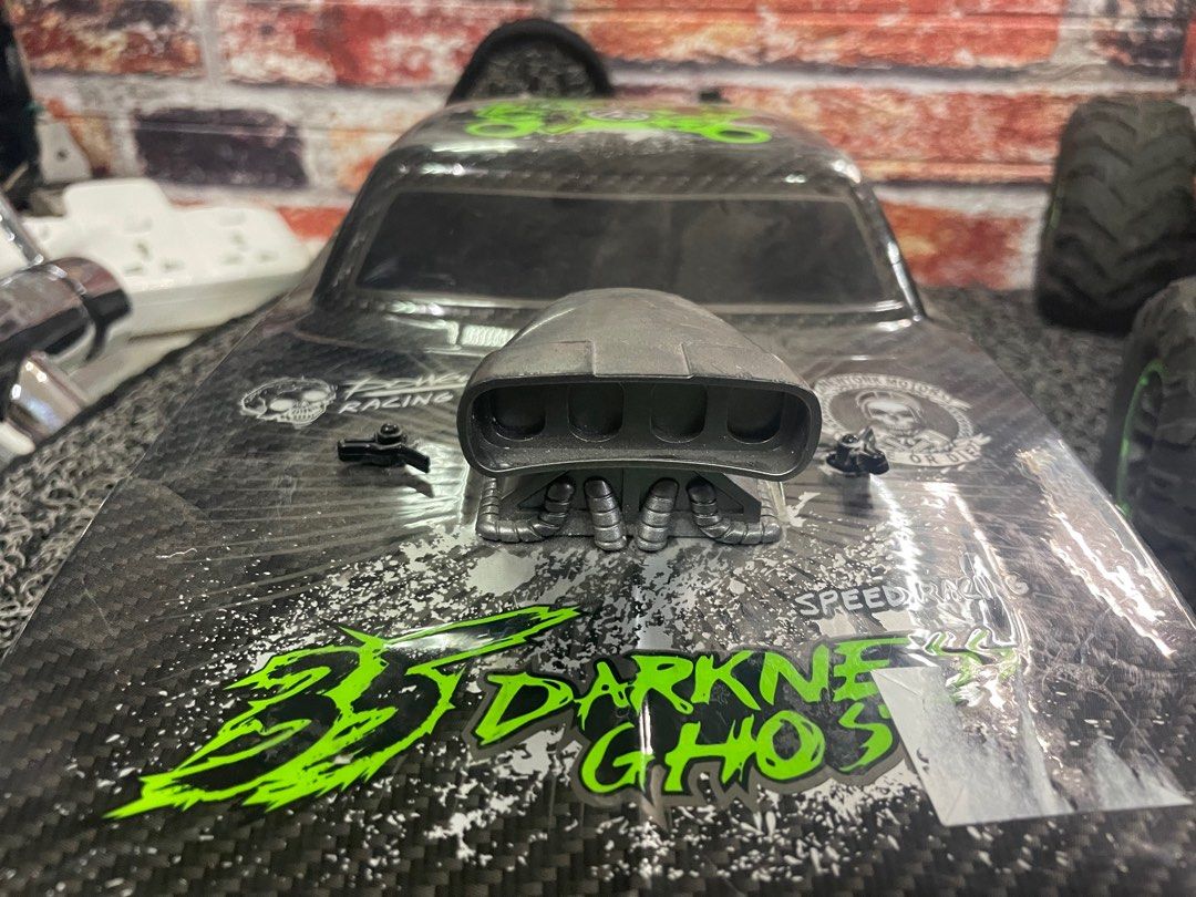 RC remote control car (Category: Remote Control Toys) located in Pasay City. Submitted by enrico_appliances (Listing ID 1384915787, Image 3). Description: 1000 for both selling as is no battery included.