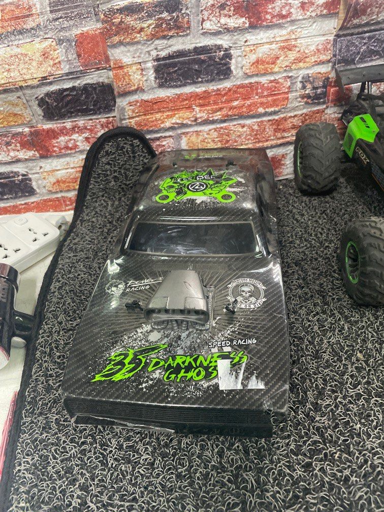 RC remote control car (Category: Remote Control Toys) located in Pasay City. Submitted by enrico_appliances (Listing ID 1384915787, Image 2). Description: 1000 for both selling as is no battery included.
