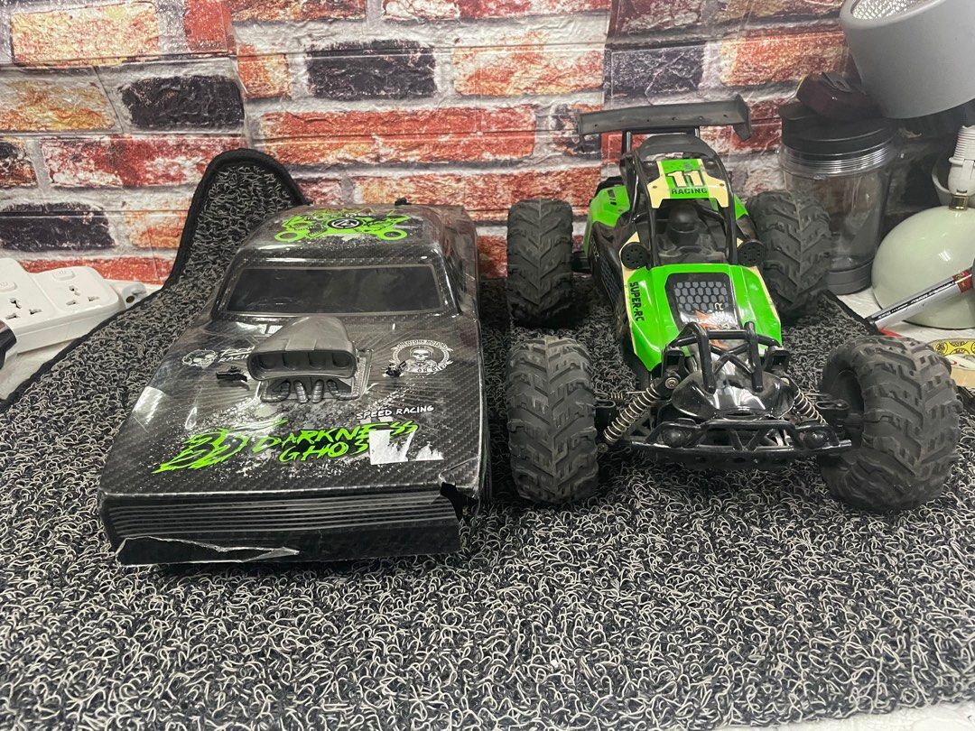 RC remote control car (Category: Remote Control Toys) located in Pasay City. Submitted by enrico_appliances (Listing ID 1384915787, Image 1). Description: 1000 for both selling as is no battery included.