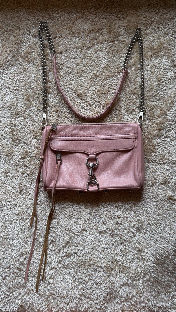 Rebecca minkoff mini Mac crossbody (Category: Luxury Bags & Wallets) located in Tagaytay City. Submitted by ashhh_leyyyy (Listing ID 1384862805, Image 1). Description: No fading Peeling sa logo sa loob pero hindi natatanggal parang may dumikit lang Silver hardware no fadings Very good condition.