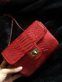 (Kategori: ) berada di . Dikirim oleh marionettes.preloved (ID iklan 1384957279, Gambar 1). Deskripsi: .