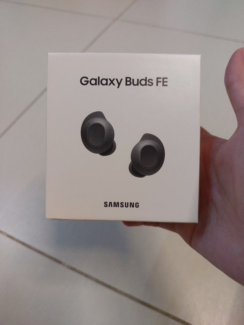 Samsung buds FE (Category: Earphones) located in Makati City. Submitted by monicaelise (Listing ID 1384856525, Image 1). Description: brandnew.