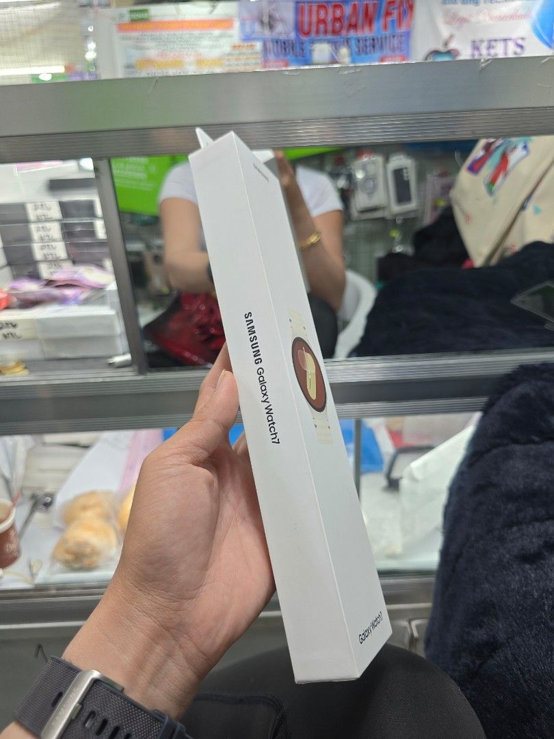Samsung Galaxy Watch 7 40mm Original (Category: Wearables & Smart Watches) located in Manila. Submitted by lenweltong05295 (Listing ID 1384884885, Image 2). Description: Samsung Galaxy Watch 7 40mm Original Brandnew Sealed with Warranty Onhand Stock.