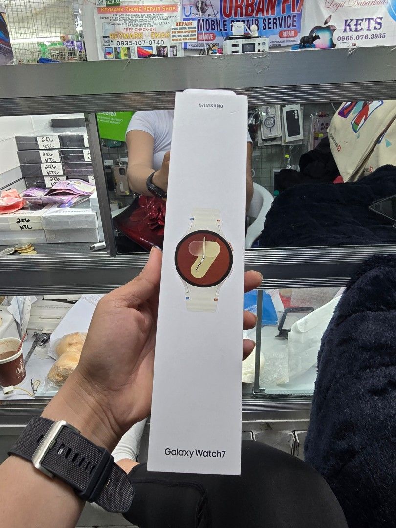 Samsung Galaxy Watch 7 40mm Original (Category: Wearables & Smart Watches) located in Manila. Submitted by lenweltong05295 (Listing ID 1384884885, Image 3). Description: Samsung Galaxy Watch 7 40mm Original Brandnew Sealed with Warranty Onhand Stock.