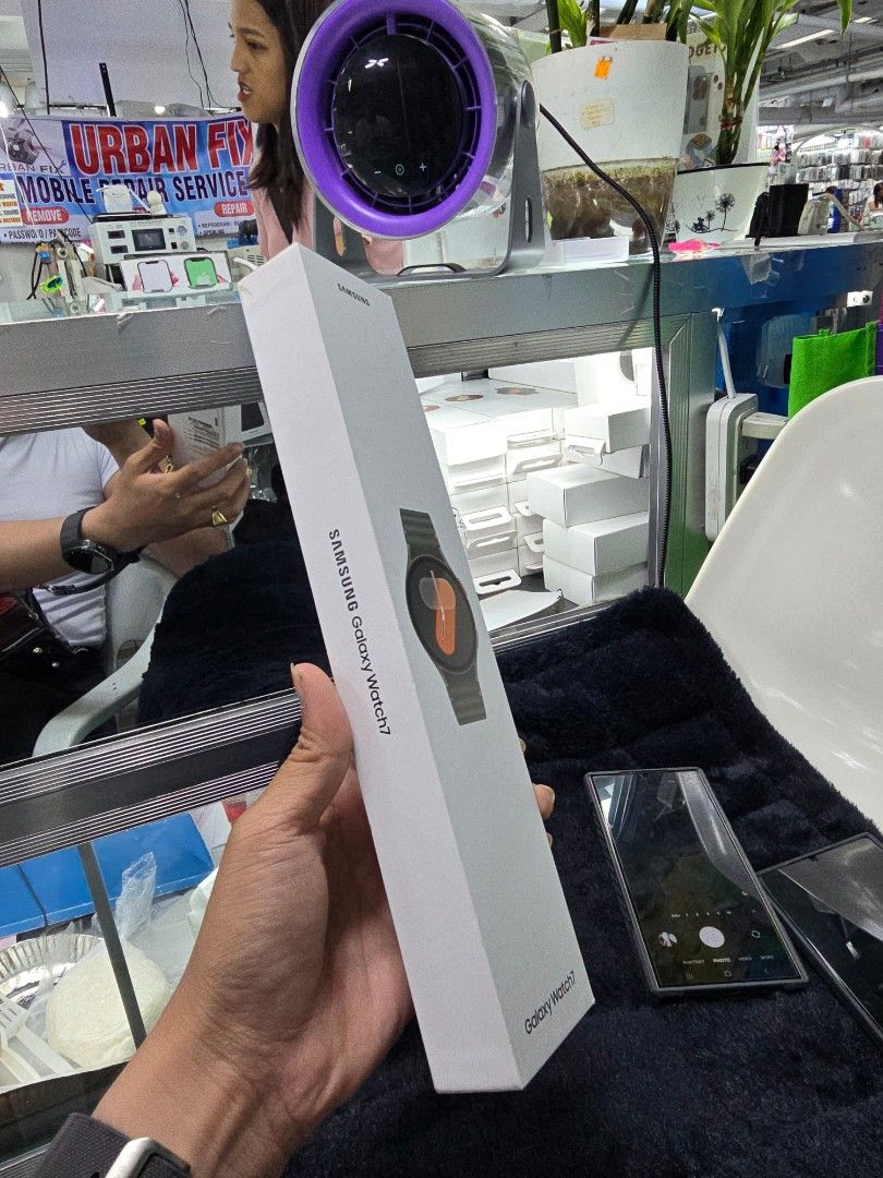 Samsung Galaxy Watch 7 40mm Original (Category: Wearables & Smart Watches) located in Manila. Submitted by lenweltong05295 (Listing ID 1384886041, Image 2). Description: Samsung Galaxy Watch 7 40mm Original Brandnew Sealed with Warranty Onhand Stock.