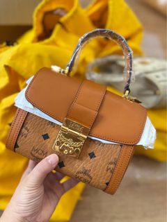 (Category: ) located in . Submitted by oil.fashionzbox (Listing ID 1384844447, Image 1). Description: .