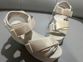 由 luxuryjapan (刊登 ID 1384987440，圖片 1) 提交，位於 的 (類別：)，說明：。