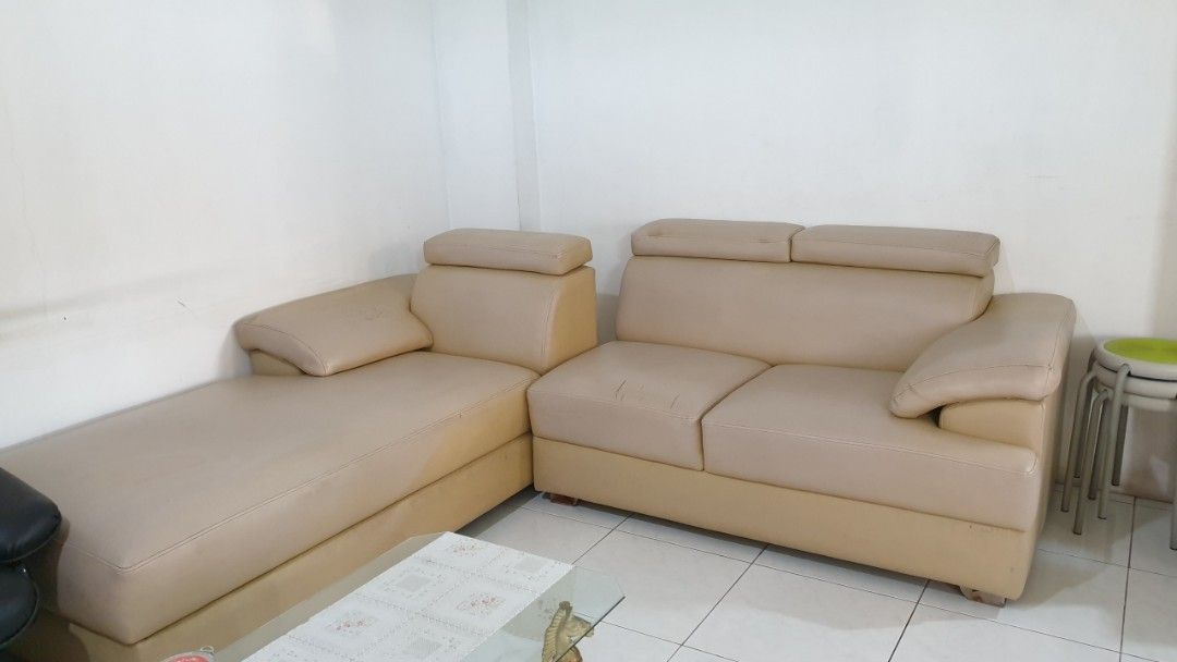Sofa, Perabotan Rumah di Carousell