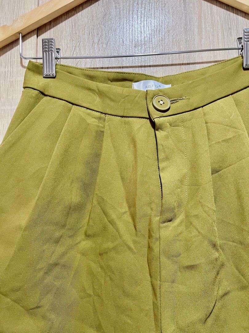 Trouser shorts (Category: Shorts) located in Daraga. Submitted by freestyleselections (Listing ID 1384920068, Image 2). Description: 26-27.