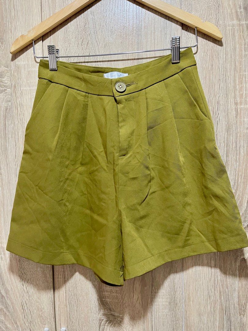 Trouser shorts (Category: Shorts) located in Daraga. Submitted by freestyleselections (Listing ID 1384920068, Image 1). Description: 26-27.