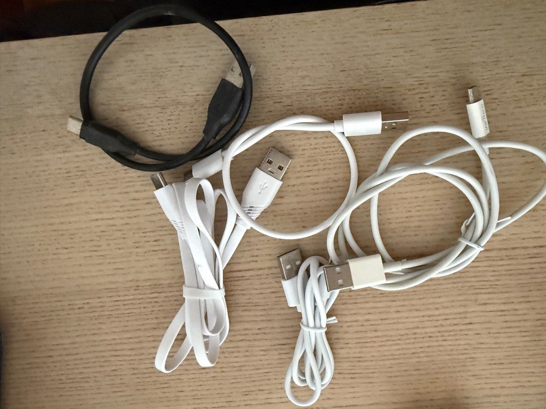 Type C Cables [BUNDLE] (Category: Cables & Adaptors) located in Kuala Lumpur. Submitted by k_zaz (Listing ID 1384931955, Image 2). Description: 5 x type c ( All for RM 30) 1 x Type A charging adapter (RM15) Take ALL FOR RM40- free Anker Cable holder.