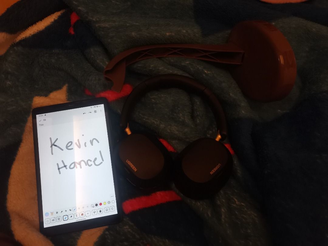 Ugreen Hitune max 5c (Category: Headphones & Headsets) located in Pasig City. Submitted by hancel.siat (Listing ID 1384875384, Image 1). Description: Ugreen Hitune max 5c - No Box (naitapon unfortunately) but with type C to type C cable to charge and also to use it if you want it wired plus the legendary banana stand para may lagayan ka na 😂 - I'll put a bubble wrap once ipapa courier para mas secured -800 fixed price (used it less than 10x) RFS