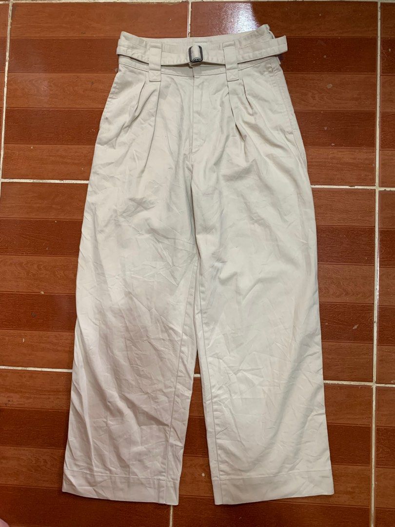 UNIQLO BELTED PANTS (Category: Other Bottoms) located in Bislig. Submitted by styleeee (Listing ID 1384925429, Image 1). Description: size: 24-25 no issue .