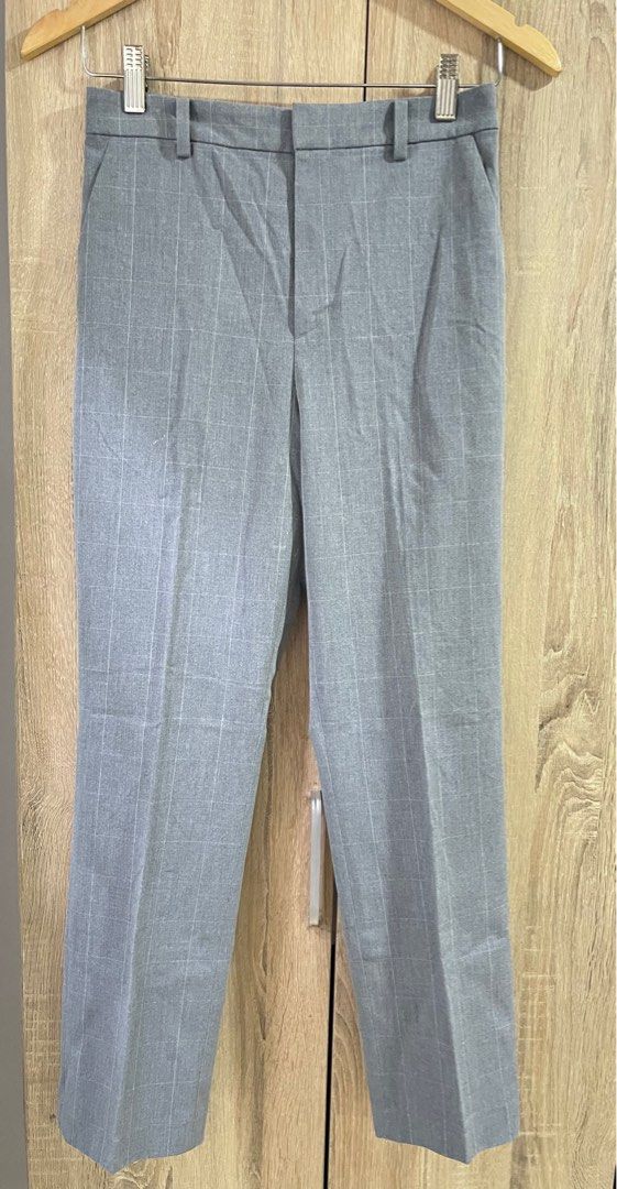 Uniqlo grey checkered trousers (Category: Other Bottoms) located in Daraga. Submitted by freestyleselections (Listing ID 1384919253, Image 1). Description: .