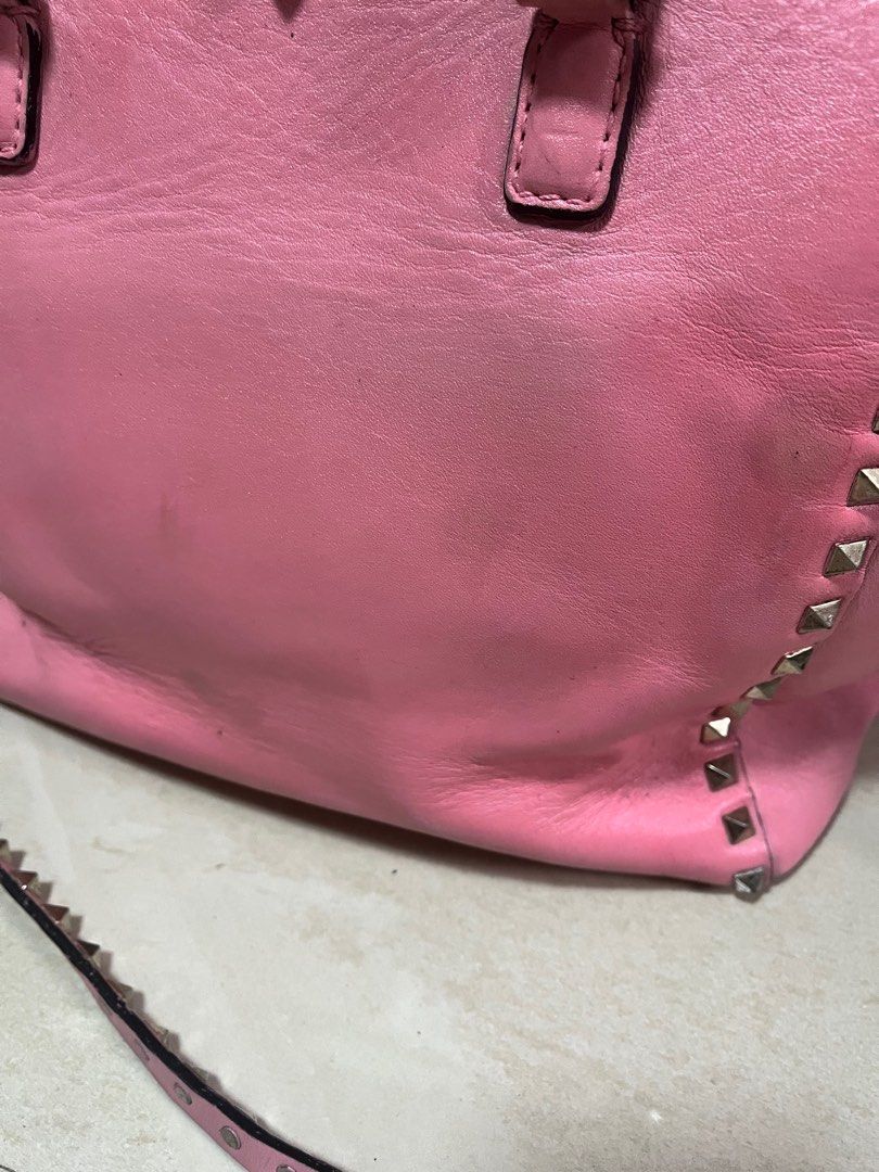 Valentino Rockstud Pink Handbag sling (Category: Luxury Bags & Wallets) located in Quezon City. Submitted by bebegaze (Listing ID 1384894934, Image 3). Description: Bawal sa maarte. With a lot of signs of use. Ukay source. Pls see all pics for details. Needs repaint. Coded. .