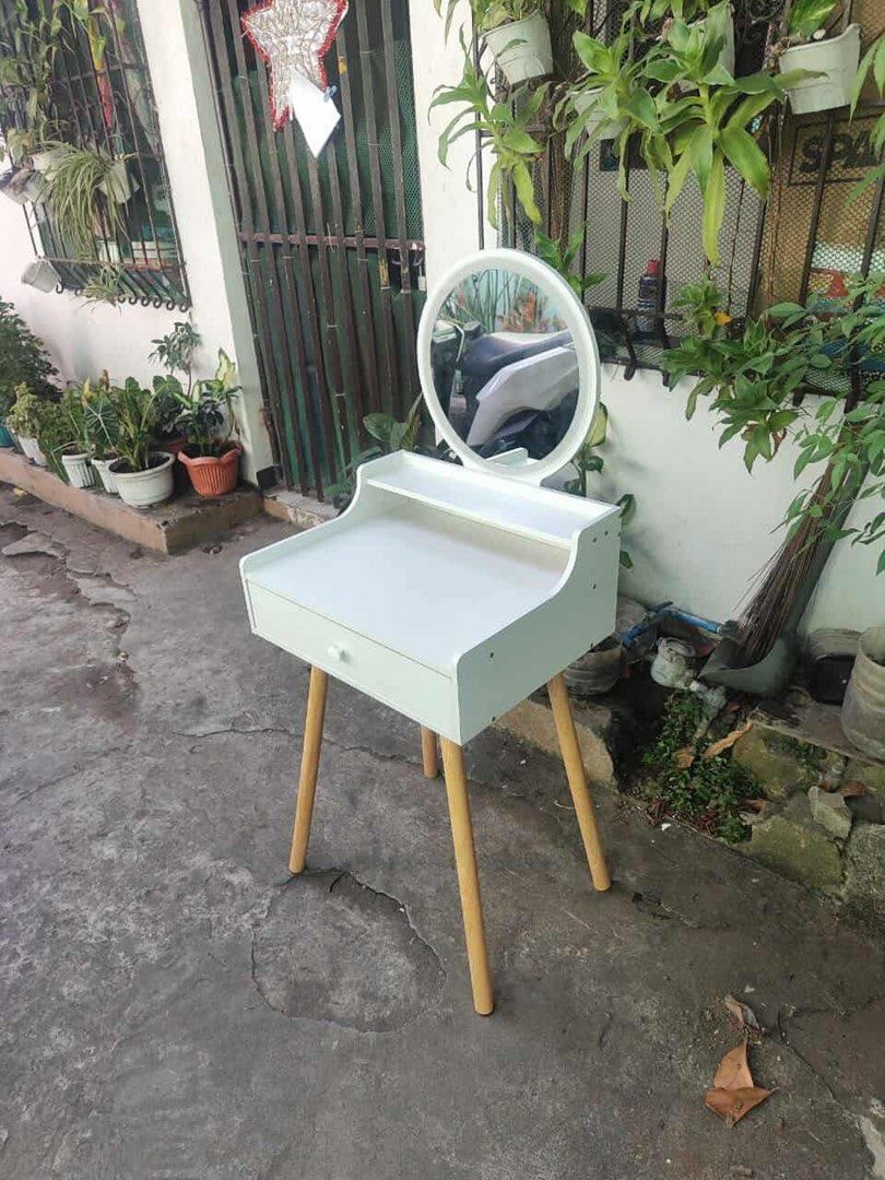 vanity mirror (Category: Mirrors) located in Manila. Submitted by dolorchris69891 (Listing ID 1384937634, Image 3). Description: Vanity Mirror with Led lights, touchscreen Brand new! Vanity Mirror with Led lights, touchscreen Brand new! 2500 sealed box 2800 kapag buo.