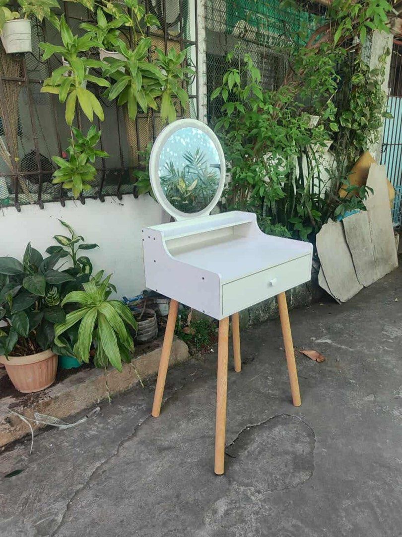 vanity mirror (Category: Mirrors) located in Manila. Submitted by dolorchris69891 (Listing ID 1384937634, Image 2). Description: Vanity Mirror with Led lights, touchscreen Brand new! Vanity Mirror with Led lights, touchscreen Brand new! 2500 sealed box 2800 kapag buo.