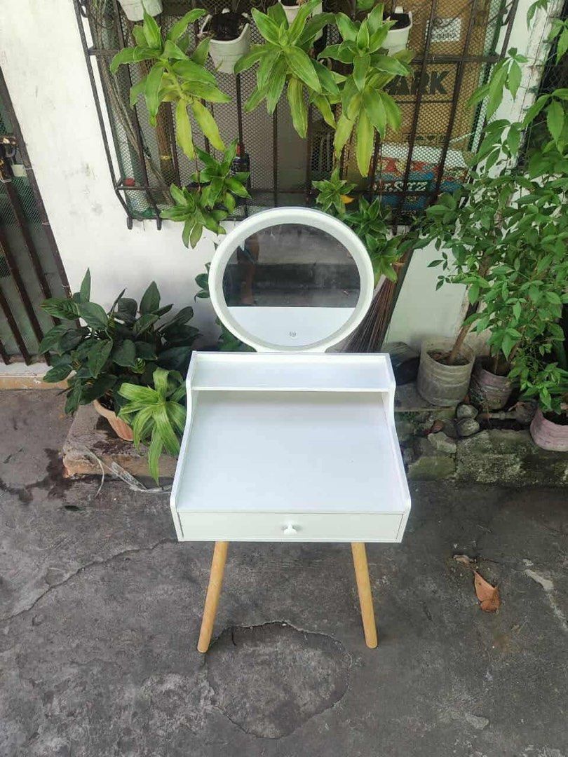 vanity mirror (Category: Mirrors) located in Manila. Submitted by dolorchris69891 (Listing ID 1384937634, Image 1). Description: Vanity Mirror with Led lights, touchscreen Brand new! Vanity Mirror with Led lights, touchscreen Brand new! 2500 sealed box 2800 kapag buo.