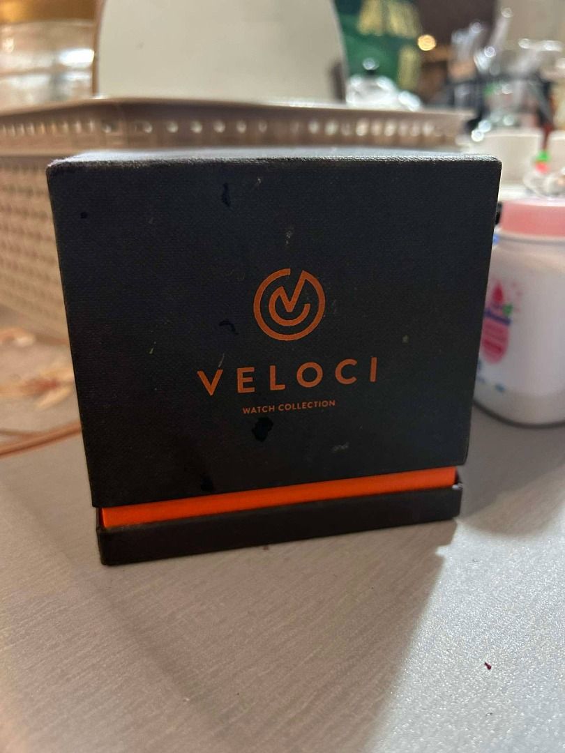 VELOCI VE1203K - Slim Watch (Category: Men's Watches) located in Pasig City. Submitted by grutskieee (Listing ID 1384943347, Image 3). Description: - Adjustable Strap - No discoloration - Comes with original box.