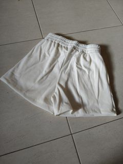 (Category: ) located in . Submitted by jodsxcloset (Listing ID 1384939443, Image 1). Description: .